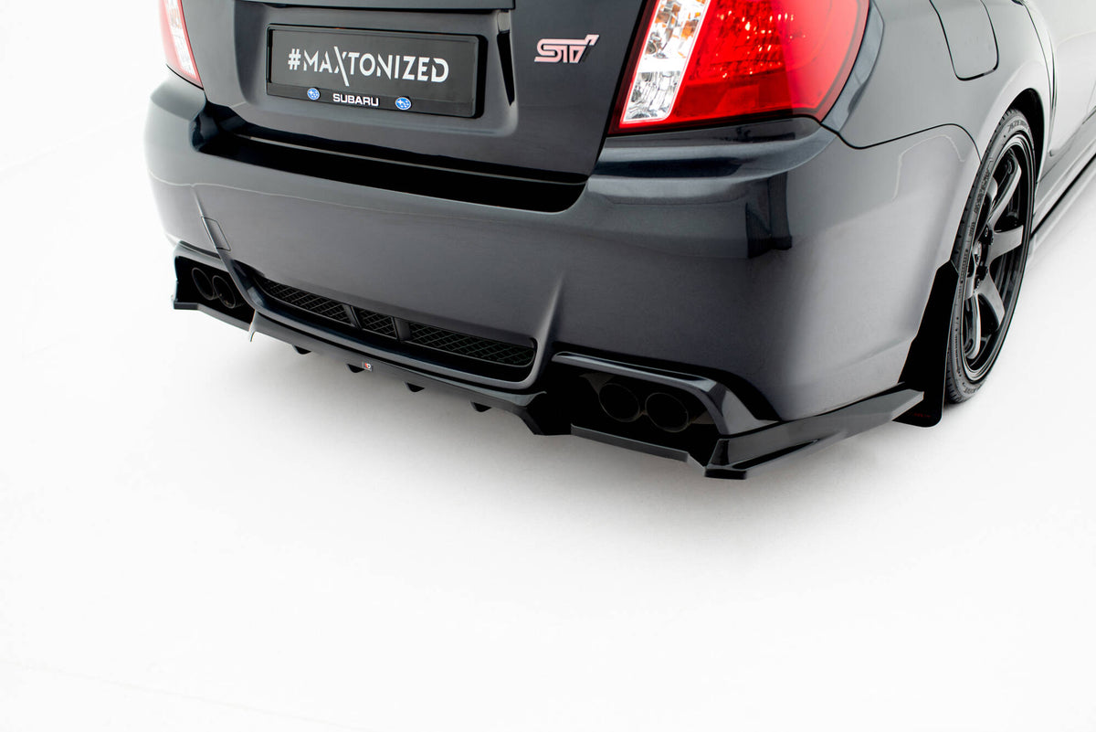 Bakre splitter for Impreza WRX STI montert på bil, nærbilde av hekkseksjon