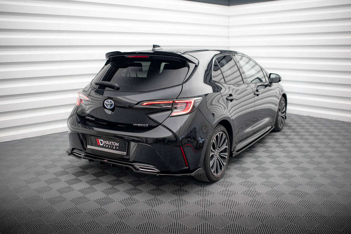 Bakre diffuser montert på Toyota Corolla Hatchback MK12 med synlige vertikale stenger og integrasjon i støtfanger
