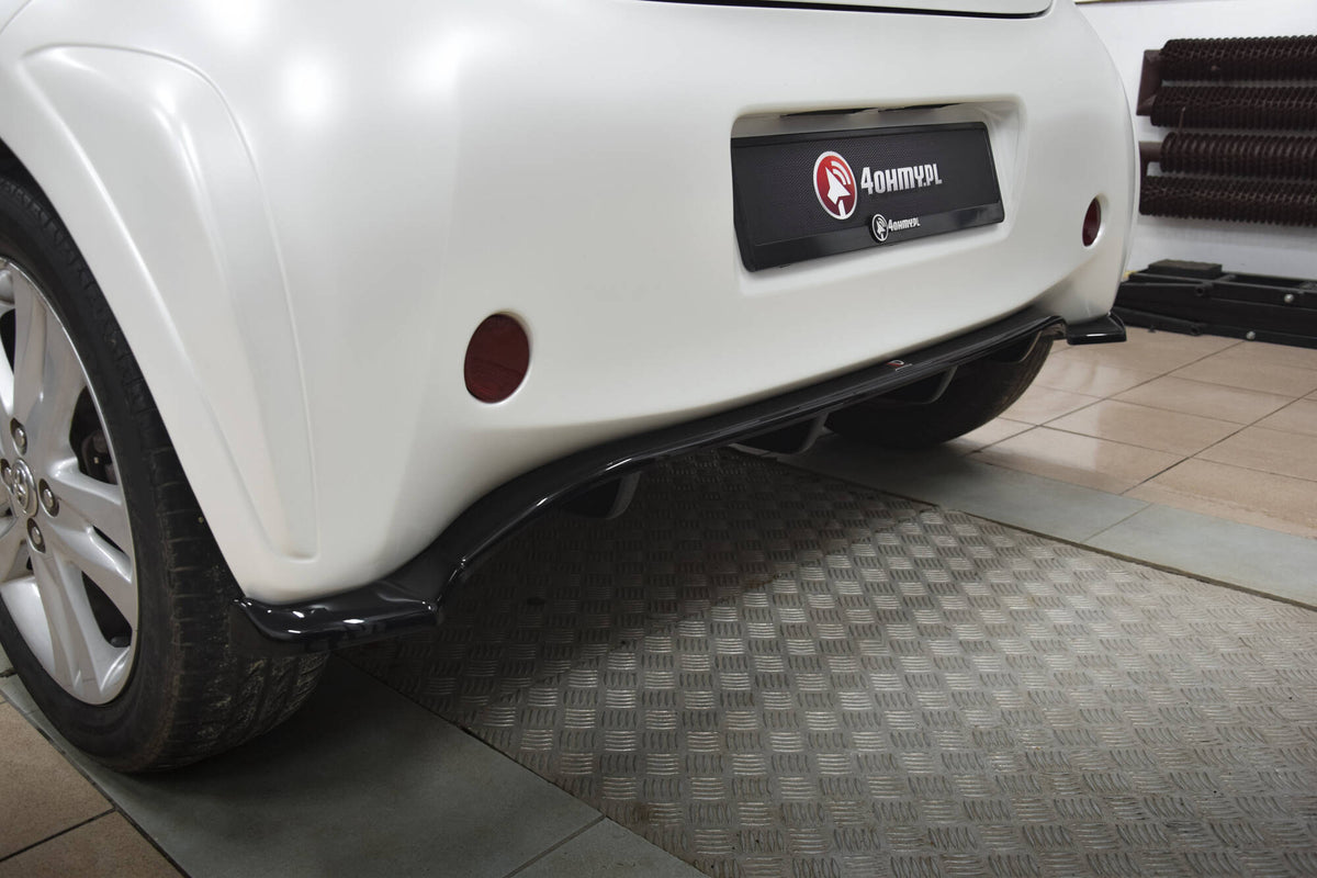 Bakre diffuser med vertikale ribber til Toyota IQ sett bakfra