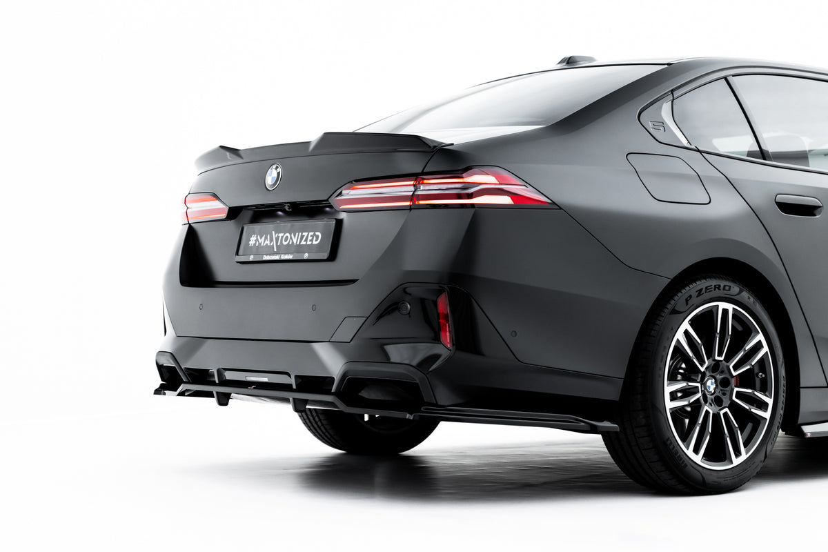 Maxton diffuser BMW G60 M-pakke V.1 – undervinkelperspektiv som viser full bredde og design