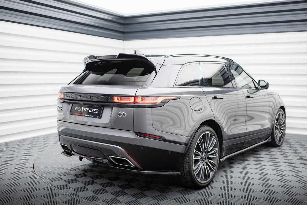 Diffuser til Range Rover Velar R-Dynamic MK1 sett ovenfra mot strukturert overflate