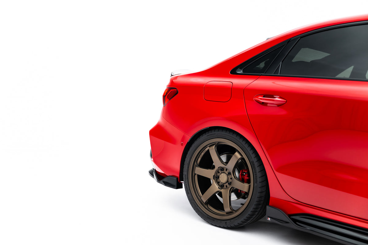 Diffuser Audi RS3 Sedan 8Y Facelift V.2 i detaljbilde som viser overflatetekstur og montering
