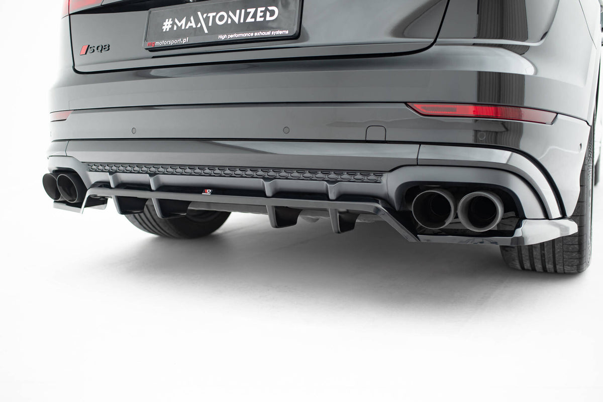 Nærbilde av diffuser med vertikale stenger på Audi Q8 SQ8 Facelift