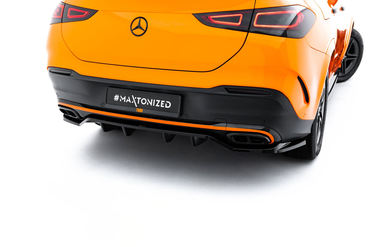 Nærbilde av baksplitter med vertikale stag til Mercedes GLE Coupe C167