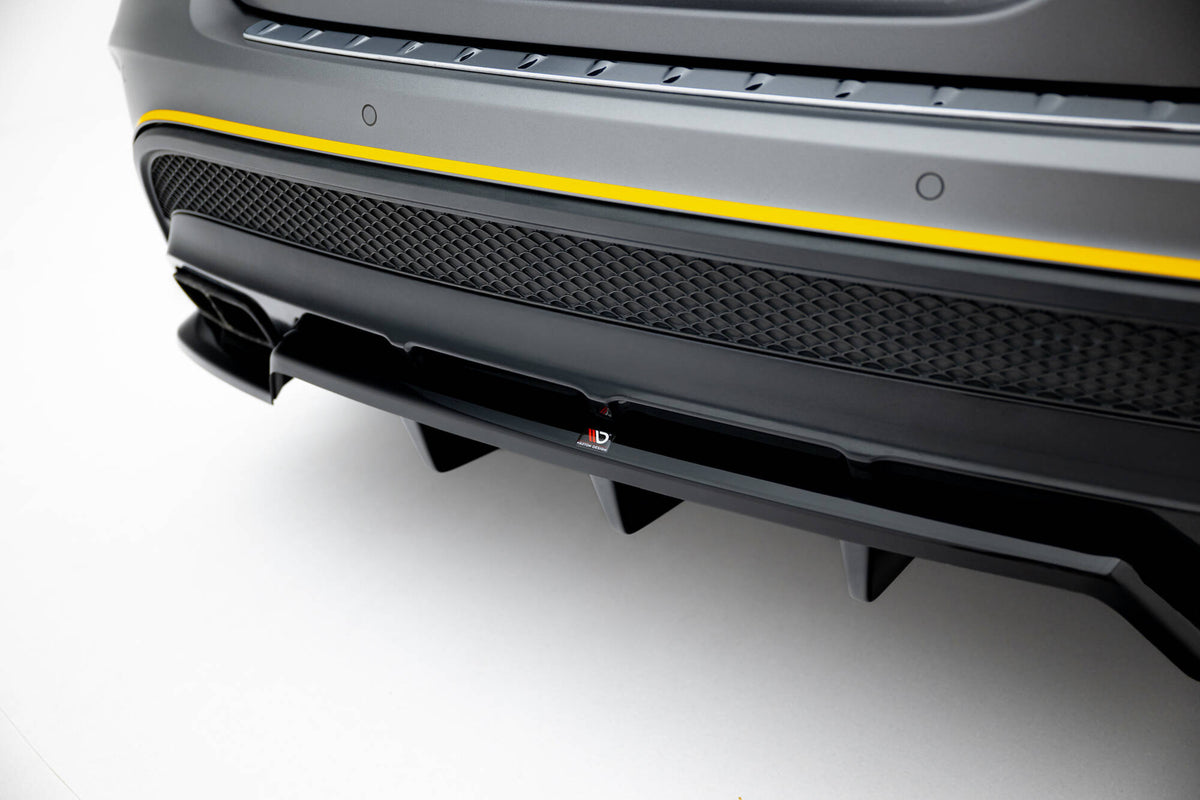 Mercedes GLA 45 AMG X156 med Maxton diffuser sett fra skrå vinkel bakfra