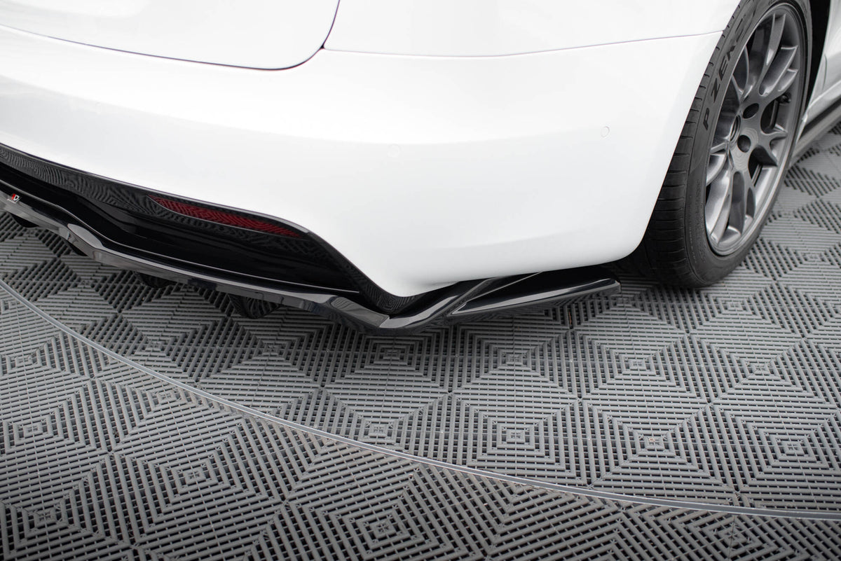 Bakre diffuser med stripe-alternativ til Tesla Model S Plaid sett ovenfra
