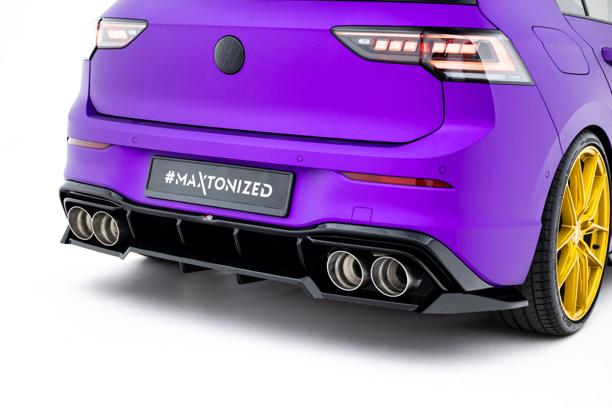 Diffuser V.2 for VW Golf 8 R Facelift montert på bil med sportslig styling