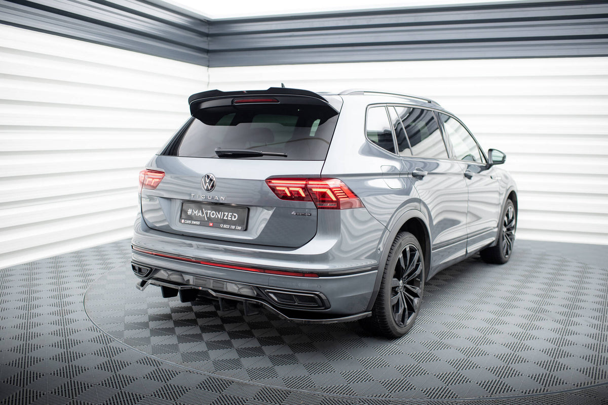 Bakre splitter for VW Tiguan Allspace R-Line montert på bil, skrå vinkel