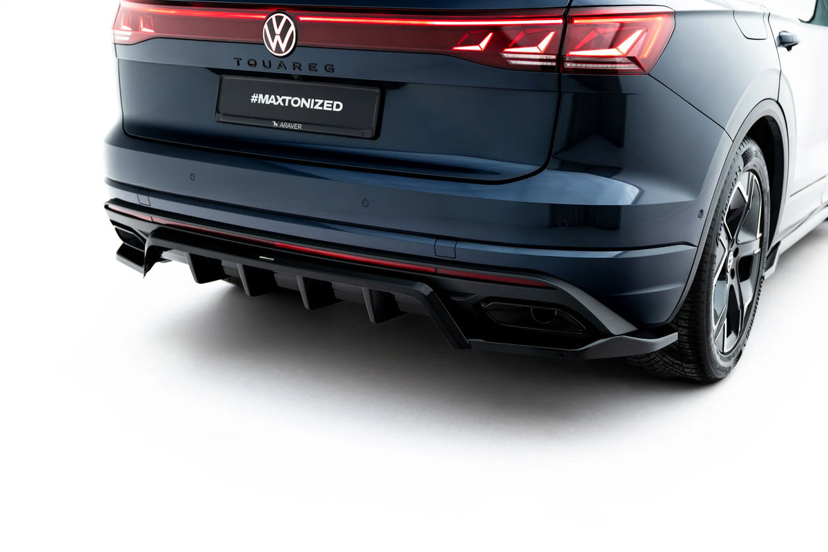 Nærbilde av vertikale ribber på bakre splitter til VW Touareg Mk3 Facelift