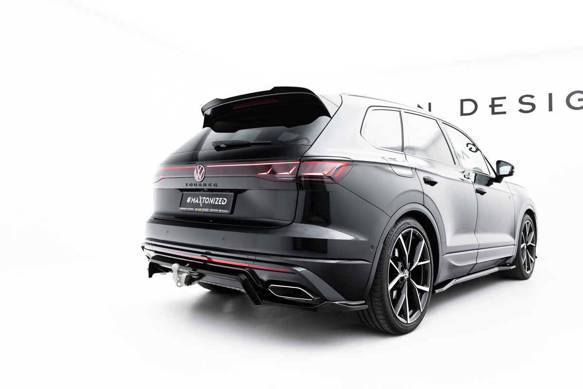 Baksplitter i Gloss Black sett bakfra på Volkswagen Touareg Mk3 Facelift