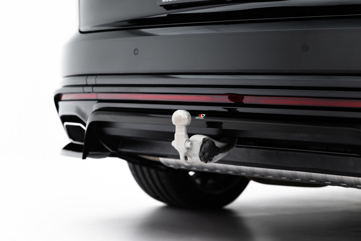 Detaljbilde av blank sort finish på baksplitter til Touareg R-Line Mk3