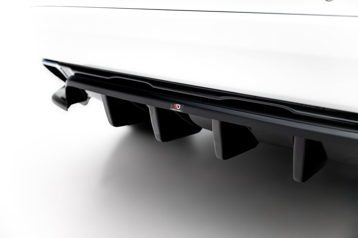 Bakdiffuser for Volvo XC60 MK1 Facelift i nærbilde av overflate