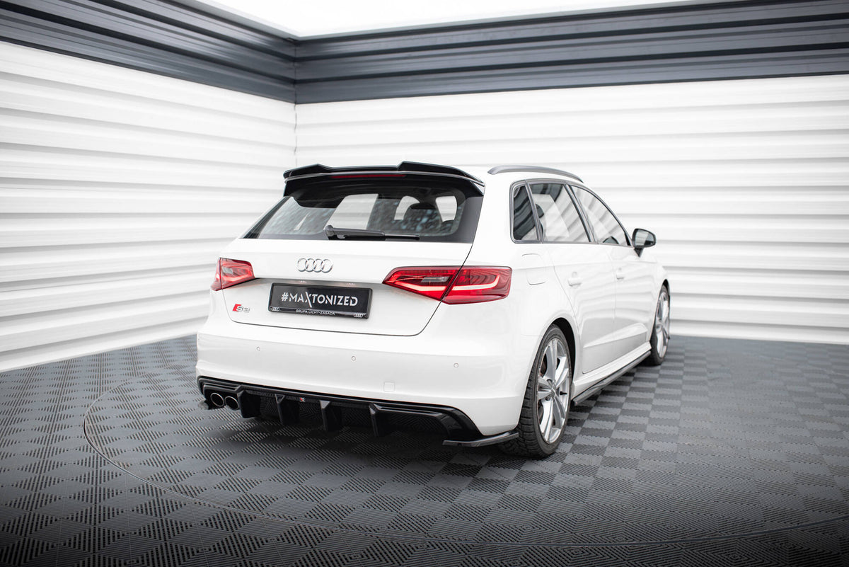 Nærbilde av diffuser til Audi A3 S-Line Sportback som viser ABS-plast overflate