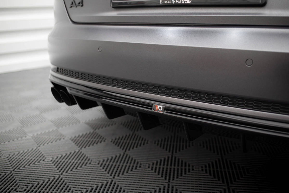 Maxton bakdiffuser montert på Audi A4 B9 S-Line skrå vinkel bakfra