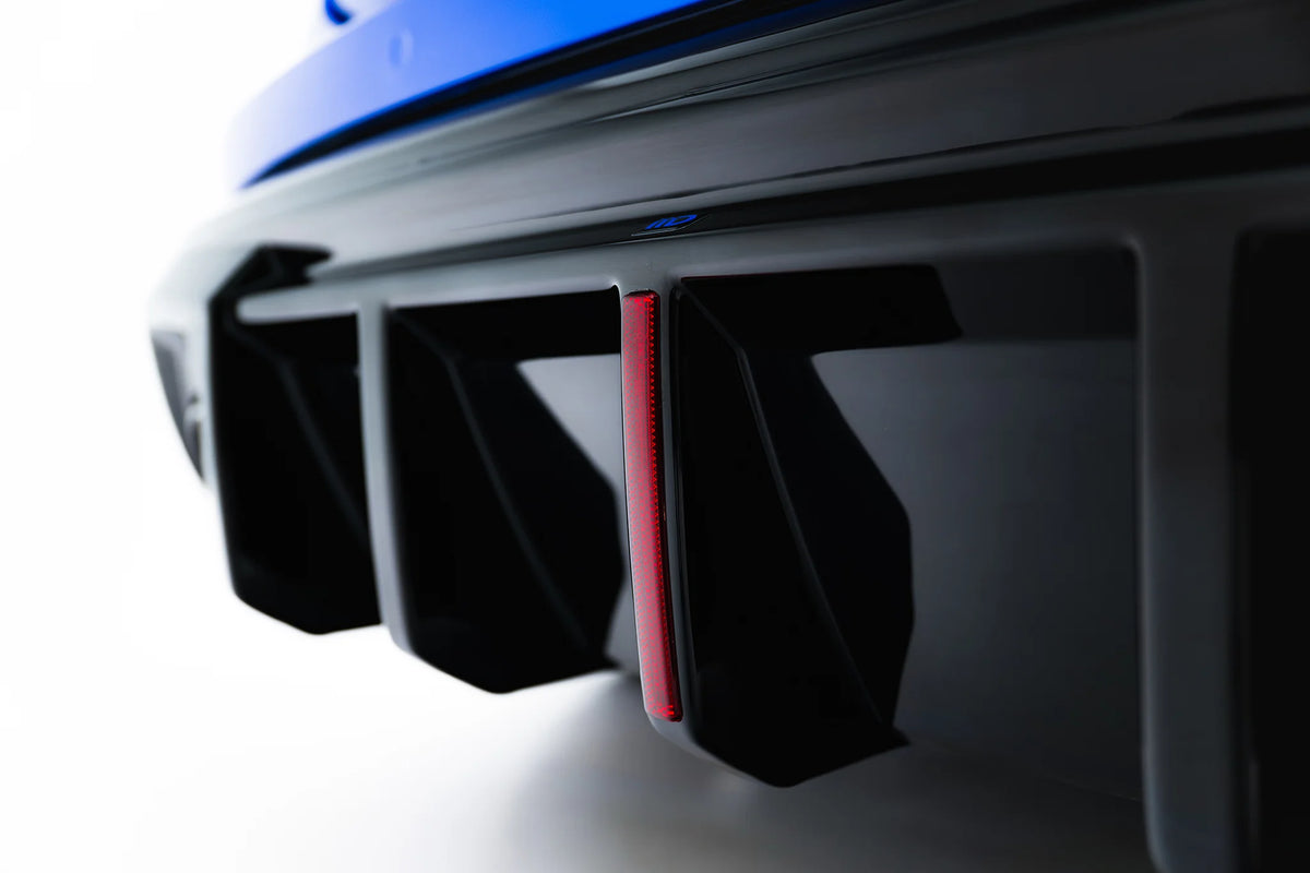Detaljbilde av blank sort diffuser til Audi RS3 8Y Facelift