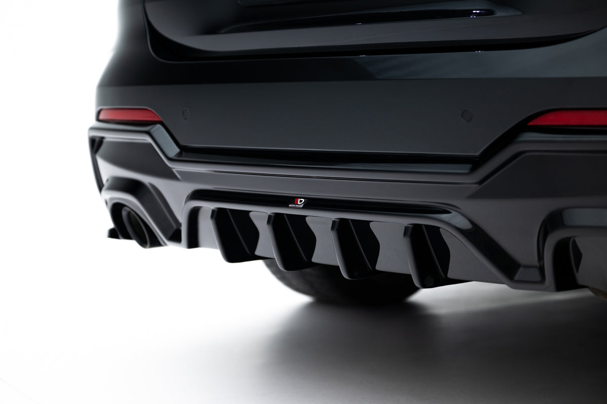 Nærbilde av diffuser til BMW 4 M-Pakke G22 G23 overflatedetalj