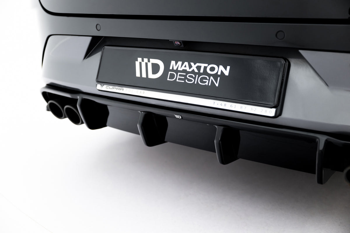 Maxton Design diffuser montert på hekken av Cupra Leon ST Mk1 Facelift