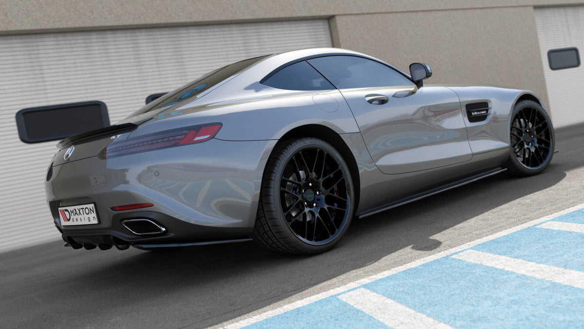 Bakvalance fra Maxton Design montert på Mercedes AMG GT S C190 i nærbilde