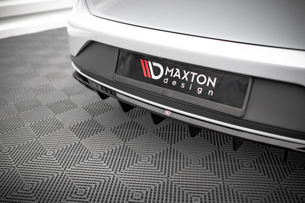 Bakre valance fra Maxton Design for Seat Leon Cupra MK3, nærbilde av teksturen