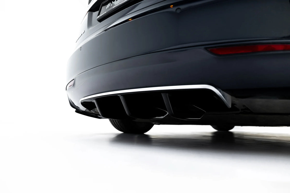 Nærbilde av Maxton Design diffuser for Tesla Model S Mk1 i blank sort ABS