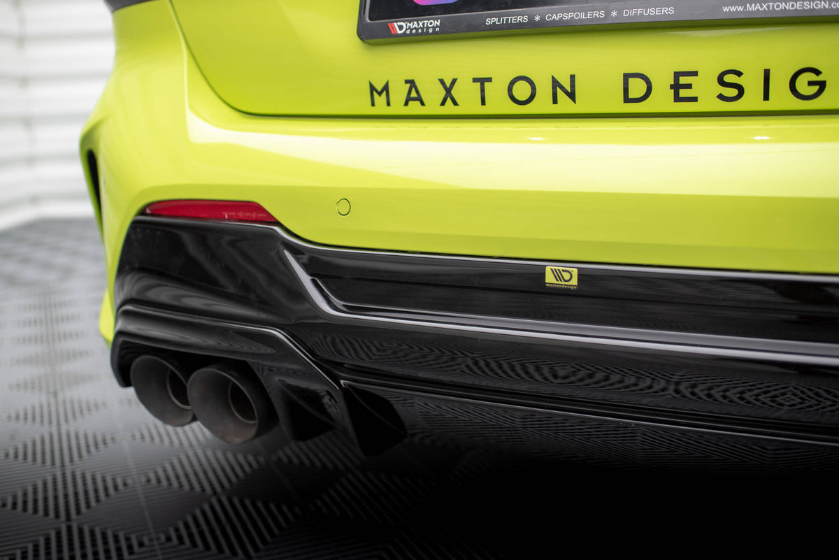 Maxton diffuser BMW F40 M135I montert på bil – vinklet bakperspektiv