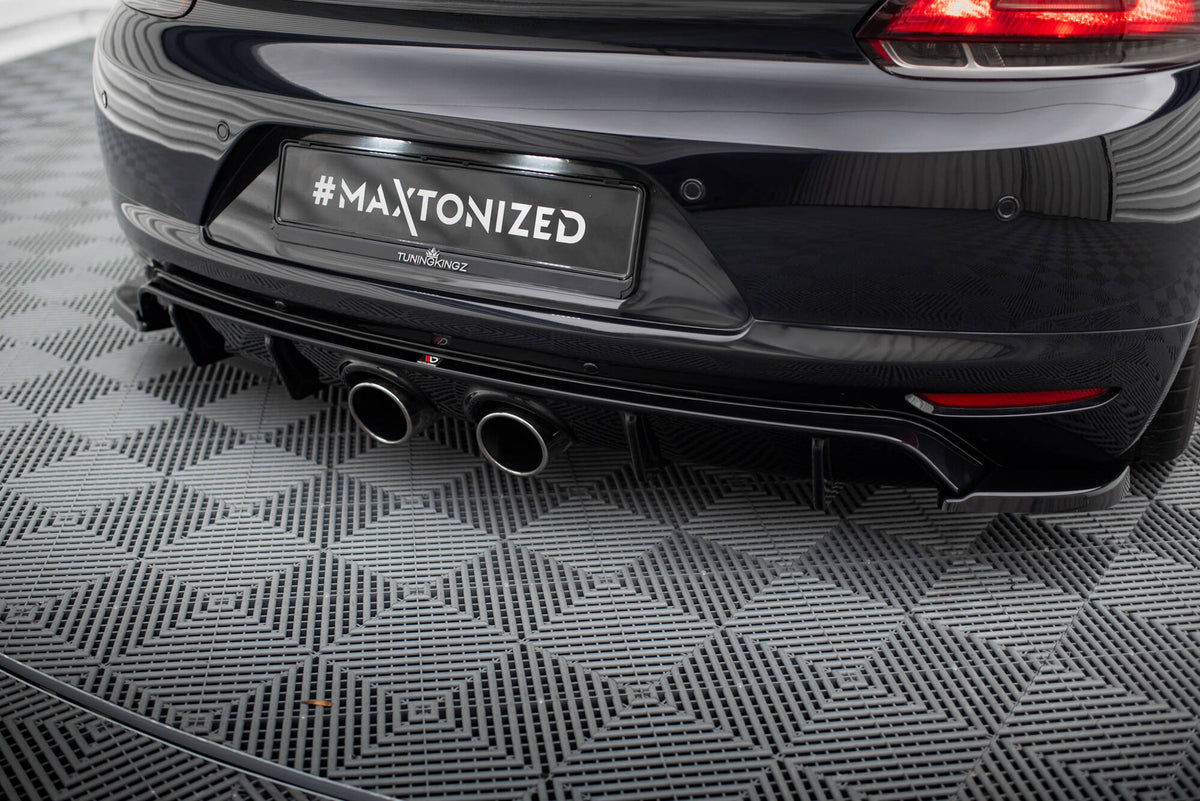 Nærbilde av Maxton Design bakdiffuser i ABS-plast for Scirocco