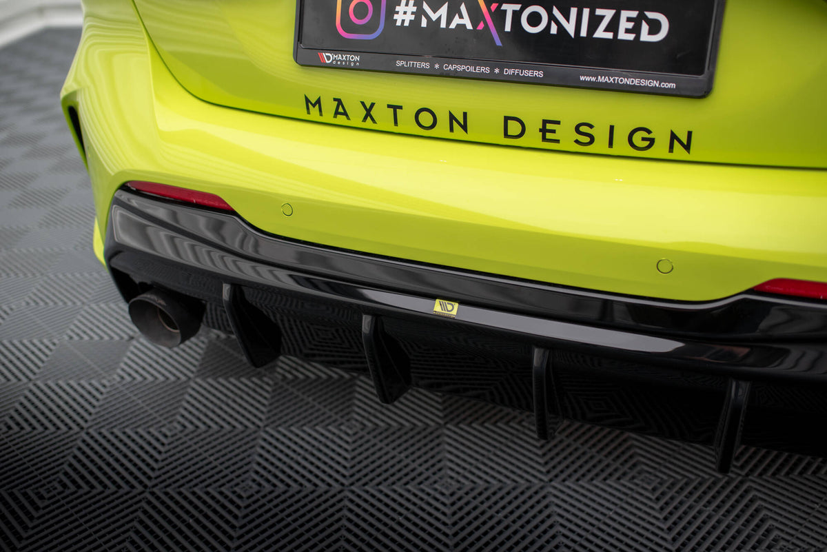 BMW F40 M135i med Maxton diffuser V.3, visning fra høyre bakhjul