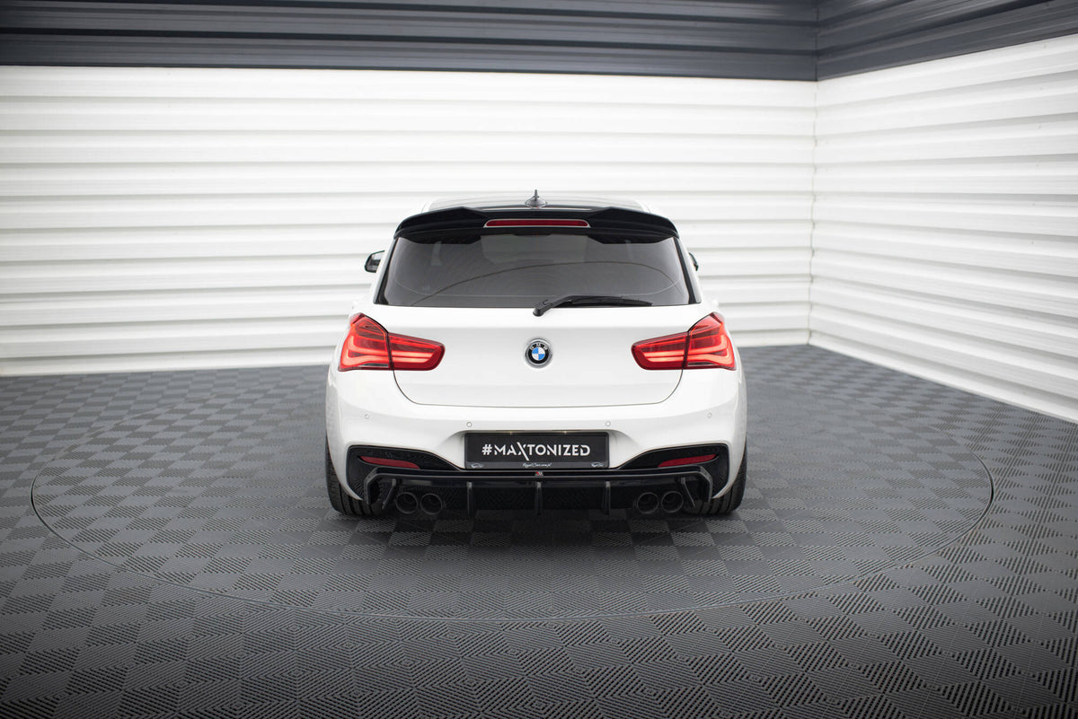 Nærbilde av diffuser V.3 for BMW F20 M-Pakke med aerodynamiske lameller og stram design