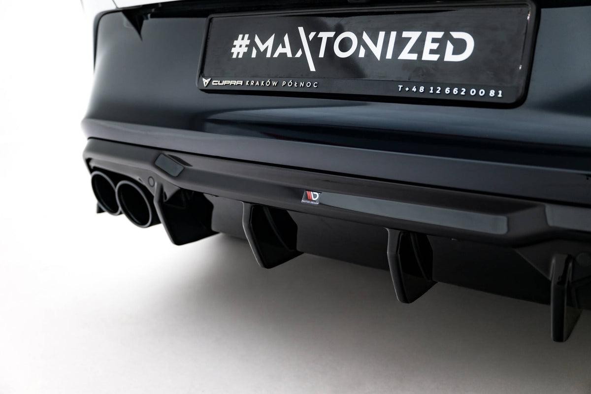 Maxton Design diffuser V.3 på Cupra Formentor Facelift sett underfra mot bakstøtfanger