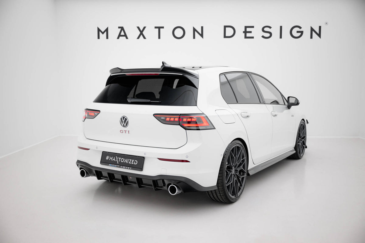 Bakre diffuser V.3 for VW Golf 8 GTI sett skrått bakfra