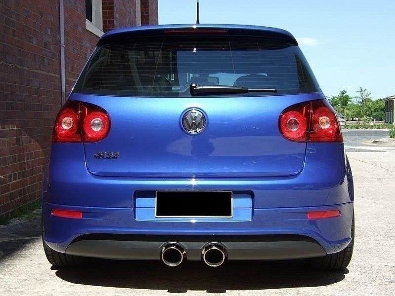 Støtfangerskjørt Bak VW Golf V R32 (2 Eksoshull) vist montert