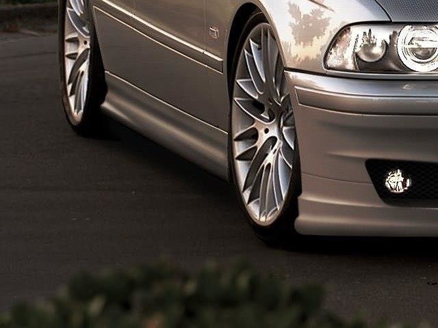 Sideskjørt i Mafia-design for BMW 5-serie E39, sett fra siden