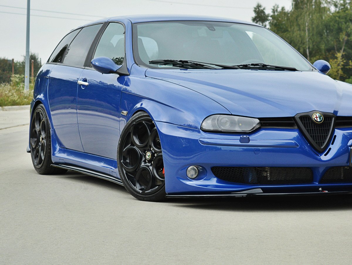 Maxton Design sideskjørt diffusor for Alfa Romeo 156 GTA vist fra skrå vinkel