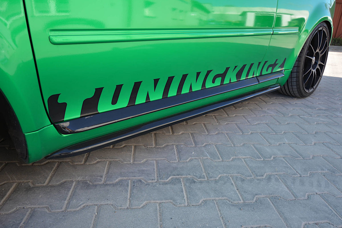 Sideskjørt diffusorer til Audi S3 8L fra Maxton Design, vist som par ovenfra