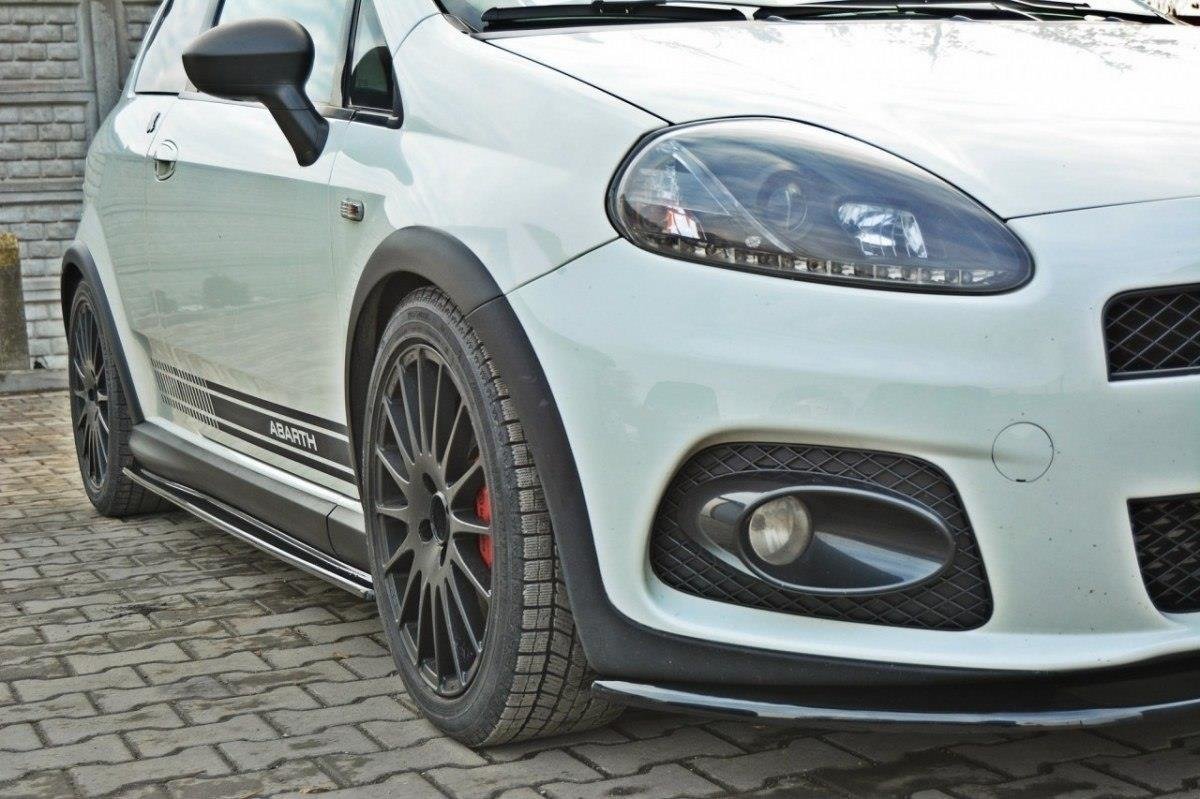 Nærbilde av overflaten på Maxton sideskjørt for Grande Punto Abarth