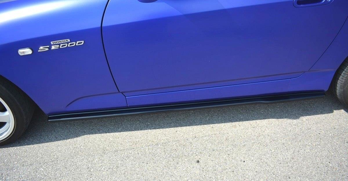 Nærbilde av sideskjørt diffusor for Honda S2000 i strukturert svart ABS-plast