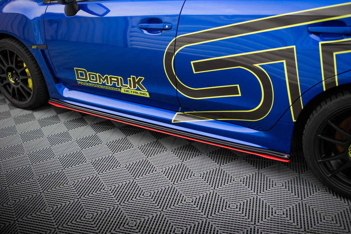 Nærbilde av ABS-overflaten på sideskjørt V.2 for Subaru WRX STI