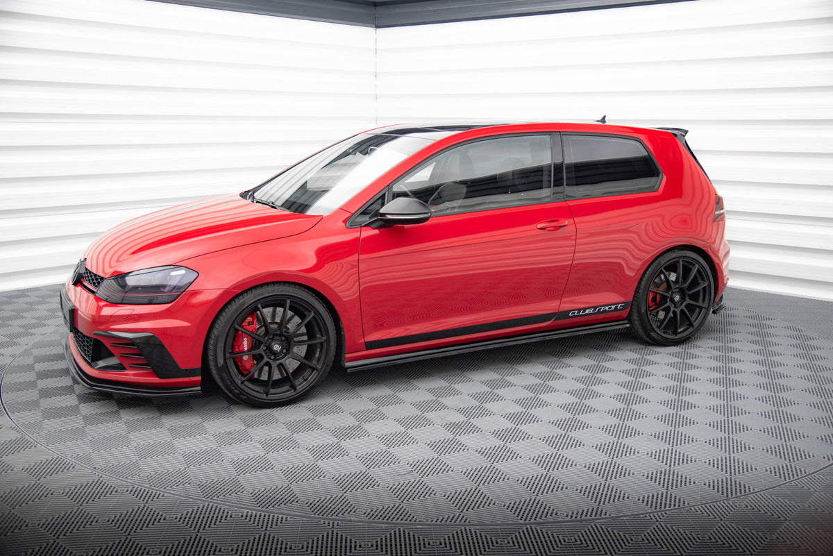 Maxton Design sideskjørt montert på VW Golf GTI Clubsport, sidevisning
