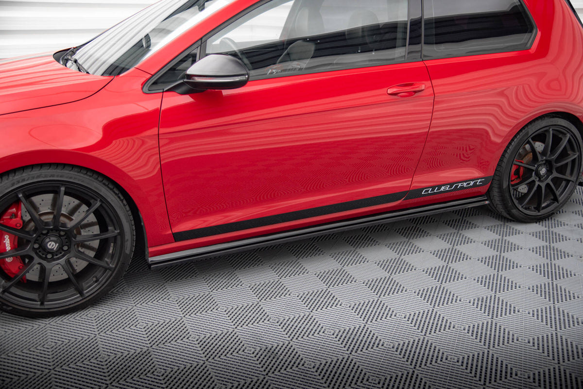 Sideskjørtdiffusorer for VW Golf MK7 GTI Clubsport sett ovenfra på hvit bakgrunn