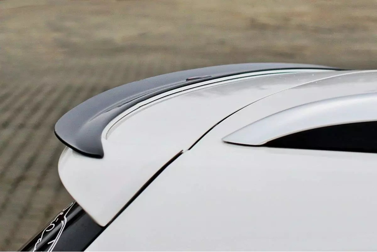 Sort spoiler cap montert på bakluka til VW Passat R-Line B7 Variant