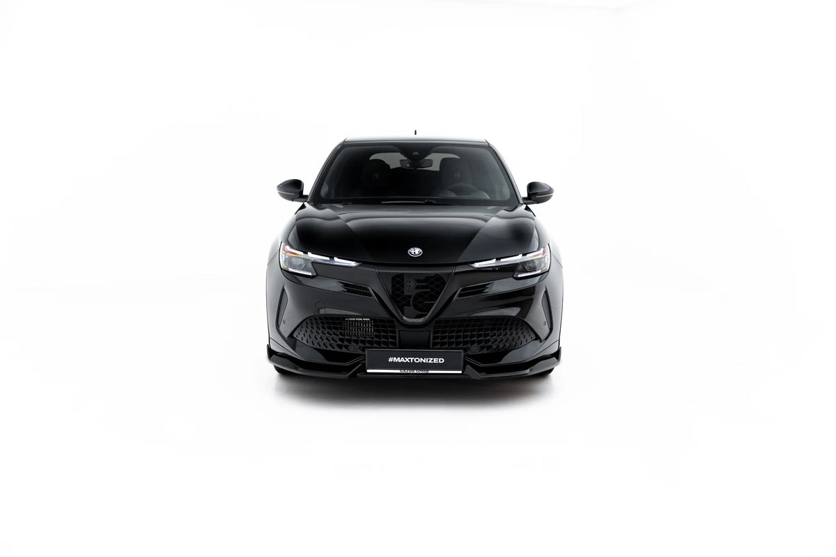 Detaljbilde av Gloss Black-finish på splittersett til Alfa Romeo Junior Mk1