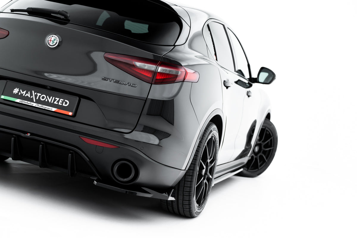 Front splitter fra Maxton Design montert på Alfa Romeo Stelvio, sett forfra