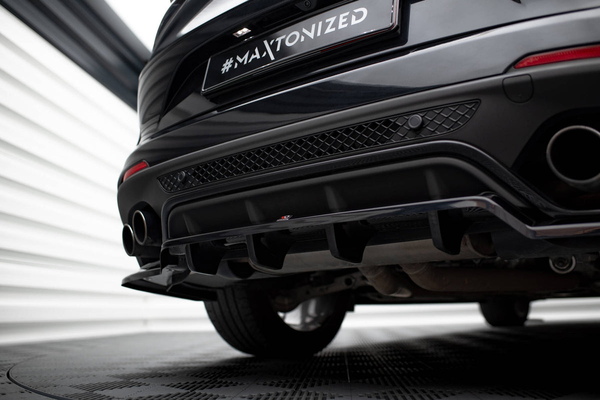 Spoiler caps til Stelvio Quadrifoglio MK1, detaljbilde av svart ABS-overflate
