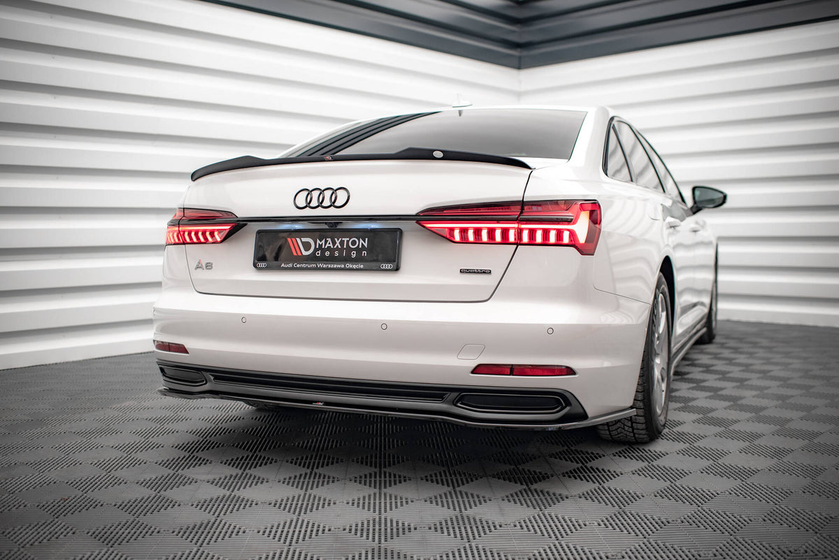Front splitter fra Maxton Design montert på Audi A6 C8, nærbilde av fronten