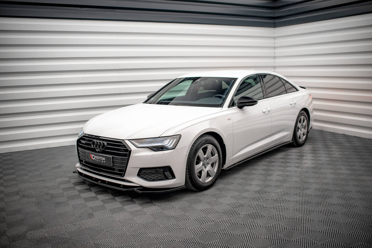 Splittersett til Audi A6 Sedan C8 med alle fire deler lagt ut, sett ovenfra