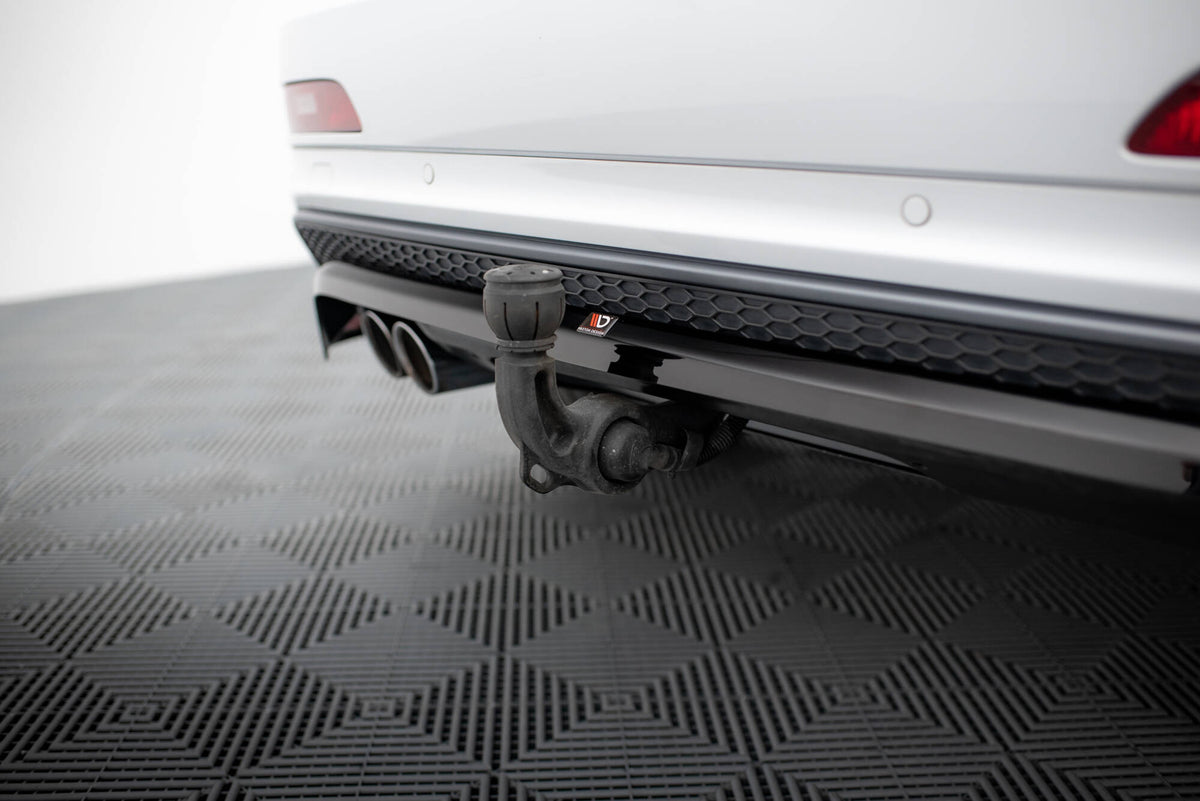 Komplett splittersett for Audi Q3 S-Line 8U lagt ut med alle deler sett ovenfra