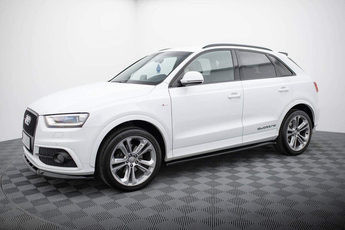 Splittersett fra Maxton Design montert på Audi Q3 S-Line 8U sett fra skrå vinkel foran