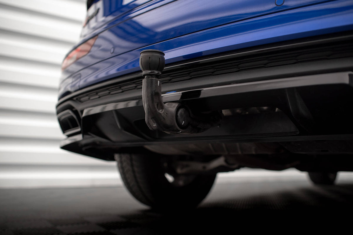 Front splitter montert på Audi Q5 S-Line MK2 Facelift, sett forfra i skrå vinkel