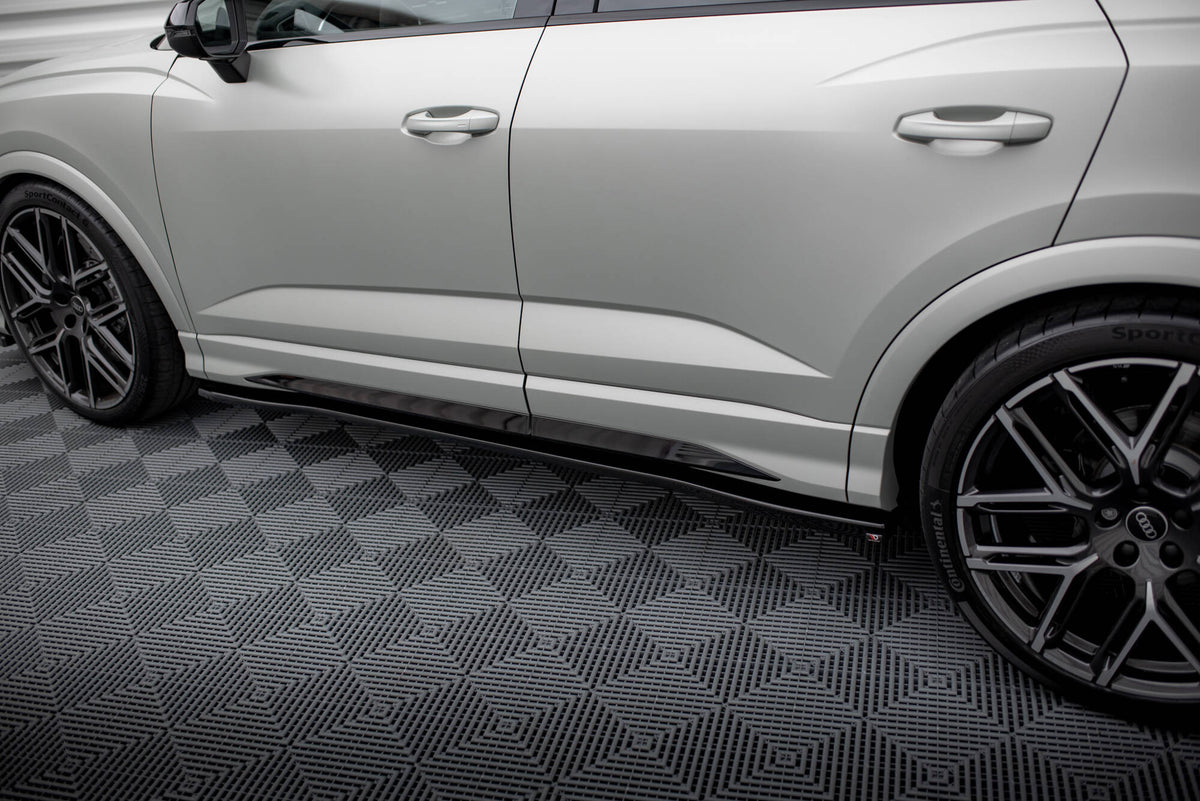 Nærbilde av overgangen mellom frontsplitter og sideskjørt på Audi RSQ3 F3