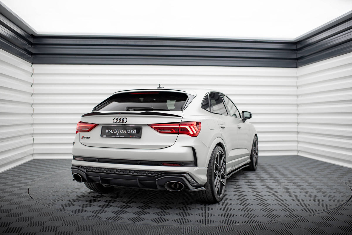 Splittersett for Audi RSQ3 F3 med fokus på tekstur og overflate i detaljbilde
